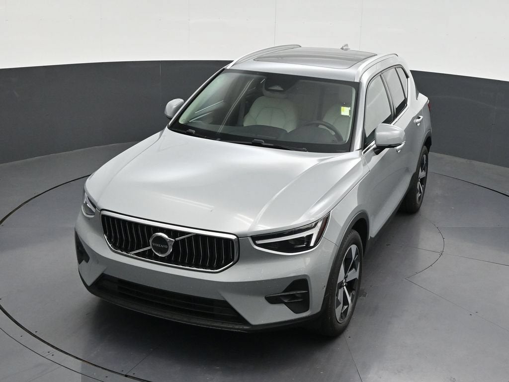 2025 Volvo XC40 Plus Bright Theme