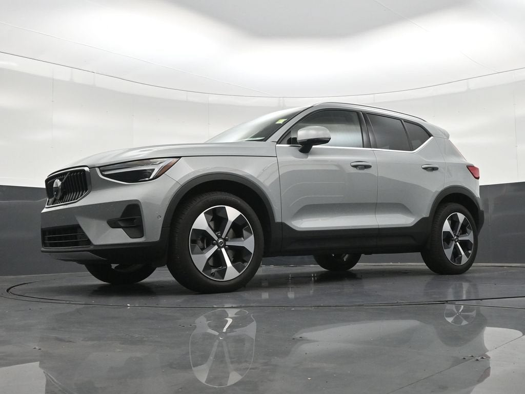 2025 Volvo XC40 Plus Bright Theme