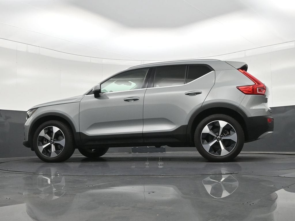 2025 Volvo XC40 Plus Bright Theme