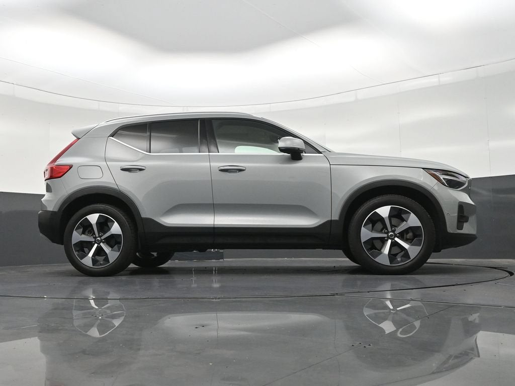 2025 Volvo XC40 Plus Bright Theme