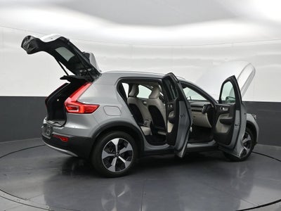 2025 Volvo XC40 Plus Bright Theme