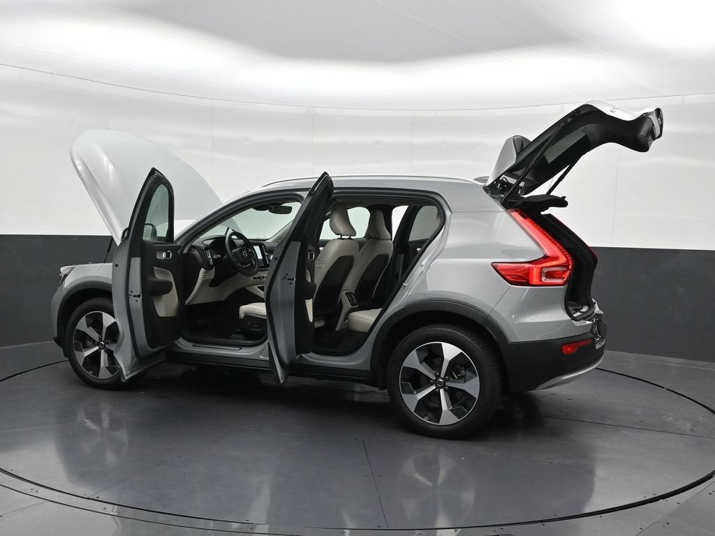 2025 Volvo XC40 Plus Bright Theme
