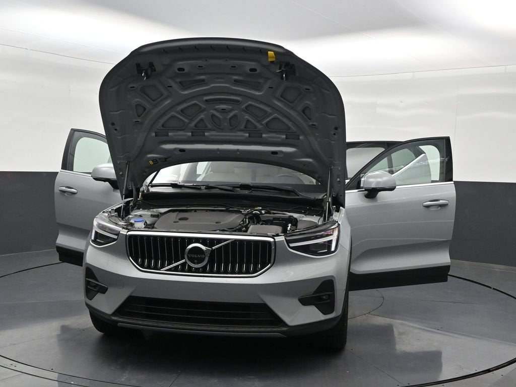 2025 Volvo XC40 Plus Bright Theme