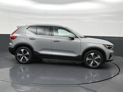 2025 Volvo XC40 Plus Bright Theme