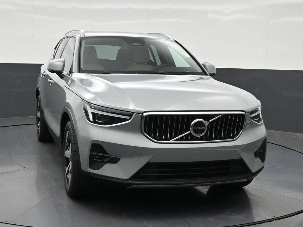 2025 Volvo XC40 Plus Bright Theme
