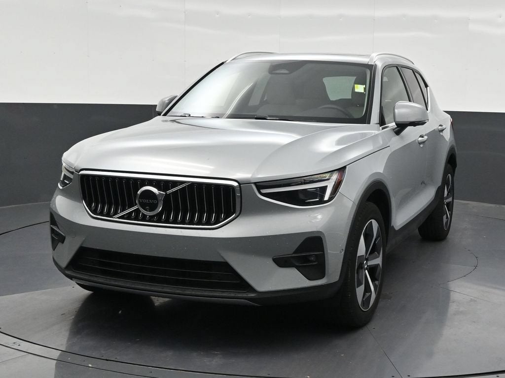 2025 Volvo XC40 Plus Bright Theme