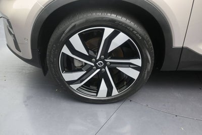 2024 Volvo XC40 B5 Plus Bright Theme