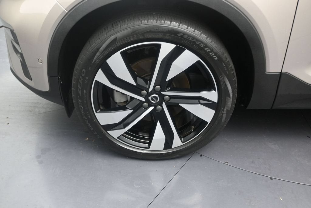 2024 Volvo XC40 B5 Plus Bright Theme