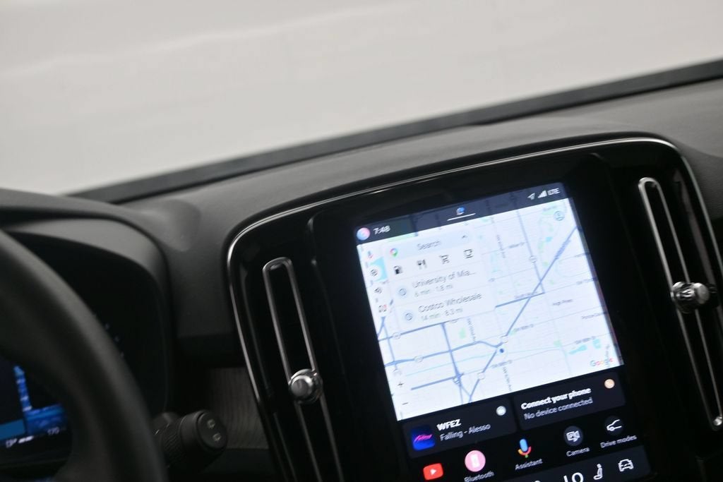 2024 Volvo XC40 B5 Plus Bright Theme