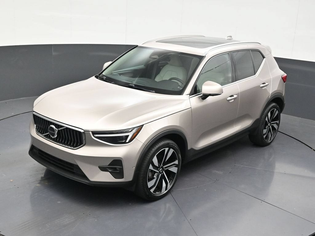 2024 Volvo XC40 B5 Plus Bright Theme