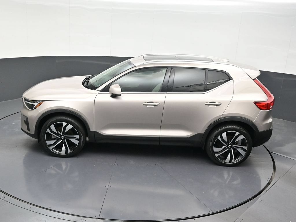 2024 Volvo XC40 B5 Plus Bright Theme