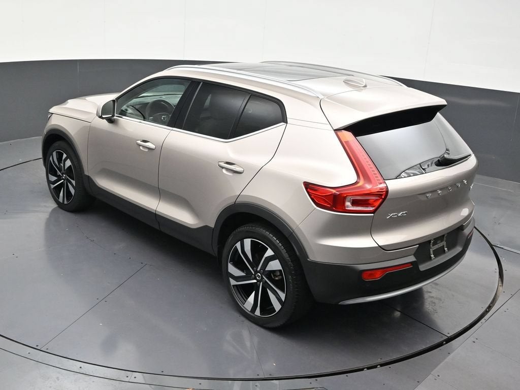 2024 Volvo XC40 B5 Plus Bright Theme
