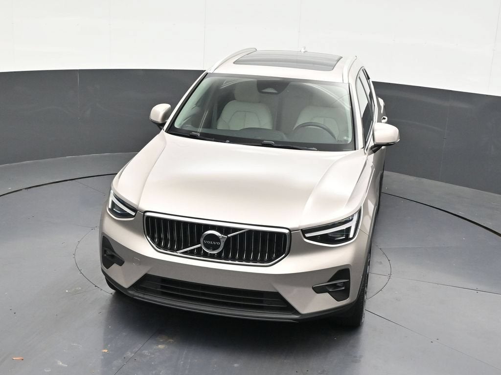 2024 Volvo XC40 B5 Plus Bright Theme