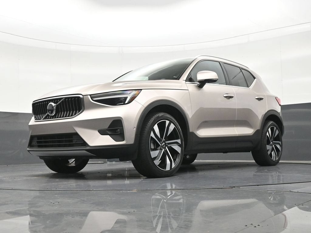 2024 Volvo XC40 B5 Plus Bright Theme