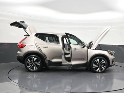 2024 Volvo XC40 B5 Plus Bright Theme