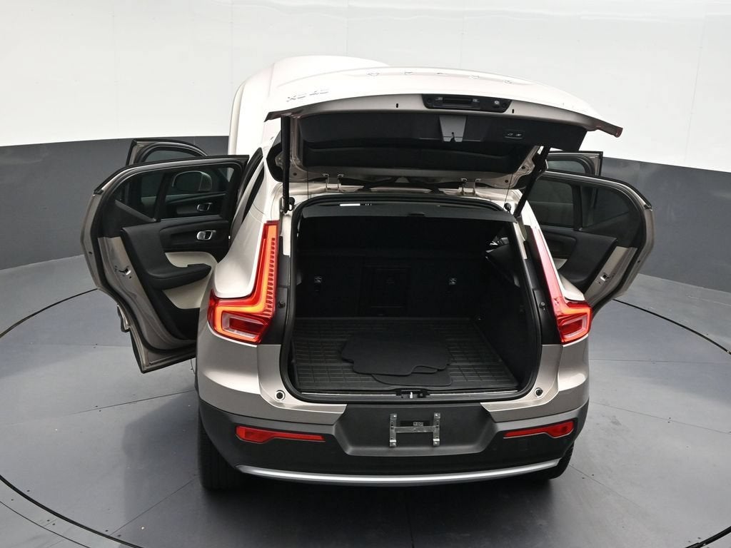 2024 Volvo XC40 B5 Plus Bright Theme