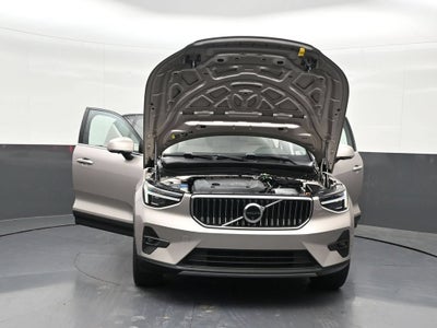 2024 Volvo XC40 B5 Plus Bright Theme