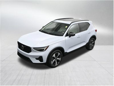 2024 Volvo XC40 Plus Dark Theme