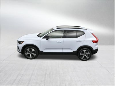 2024 Volvo XC40 Plus Dark Theme