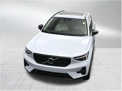 2024 Volvo XC40 Plus Dark Theme