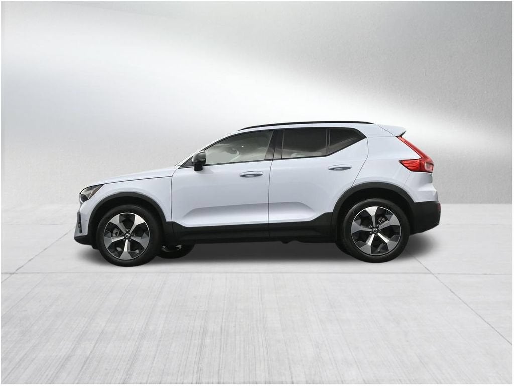 2024 Volvo XC40 Plus Dark Theme
