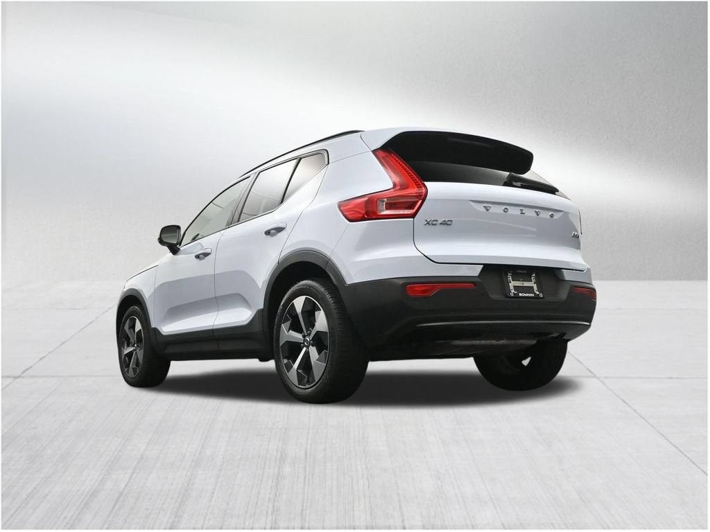 2024 Volvo XC40 Plus Dark Theme