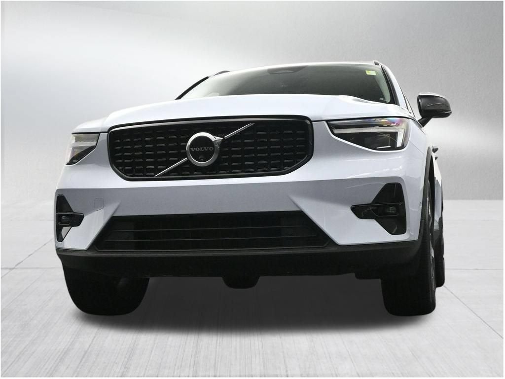 2024 Volvo XC40 Plus Dark Theme