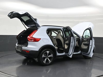 2024 Volvo XC40 Plus Dark Theme