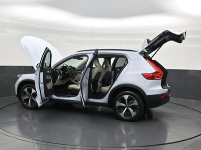 2024 Volvo XC40 Plus Dark Theme