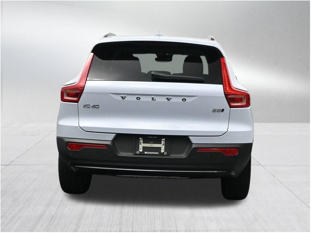 2024 Volvo XC40 Plus Dark Theme