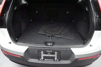 2024 Volvo XC40 Plus Dark Theme