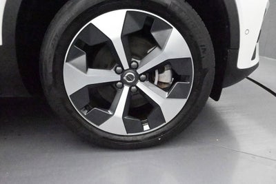 2024 Volvo XC40 Plus Dark Theme
