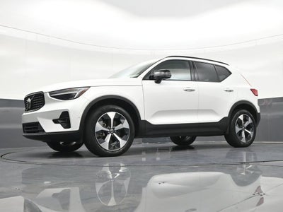 2024 Volvo XC40 Plus Dark Theme