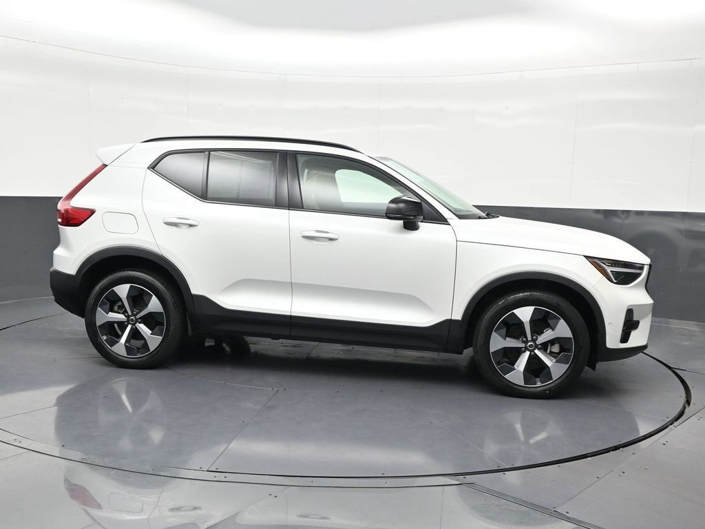 2024 Volvo XC40 Plus Dark Theme