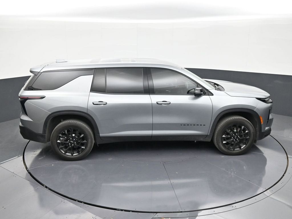 2024 Chevrolet Traverse LS