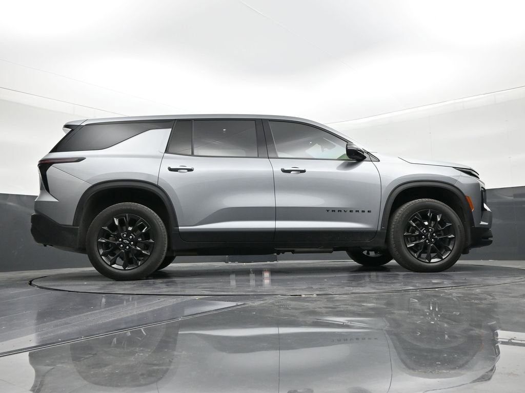 2024 Chevrolet Traverse LS