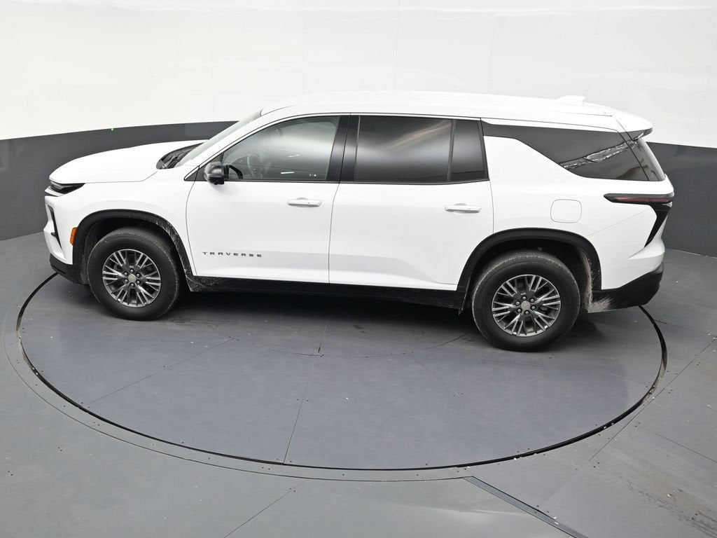 2024 Chevrolet Traverse LS