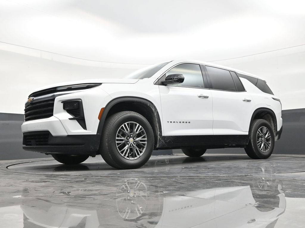 2024 Chevrolet Traverse LS