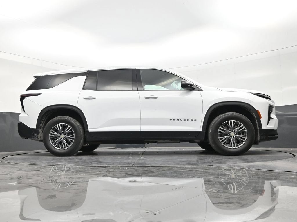 2024 Chevrolet Traverse LS