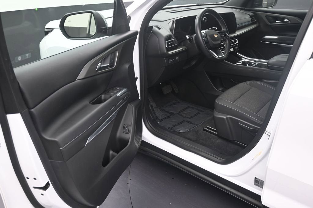 2024 Chevrolet Traverse LS