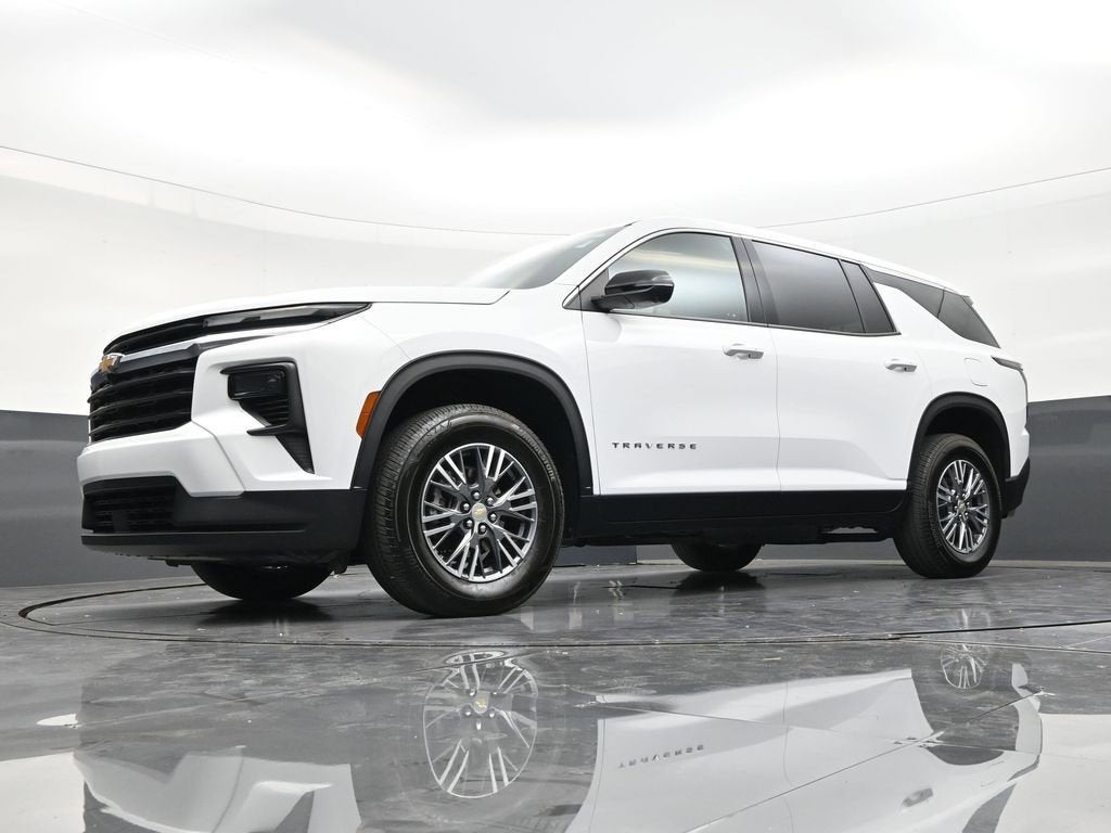 2024 Chevrolet Traverse LS