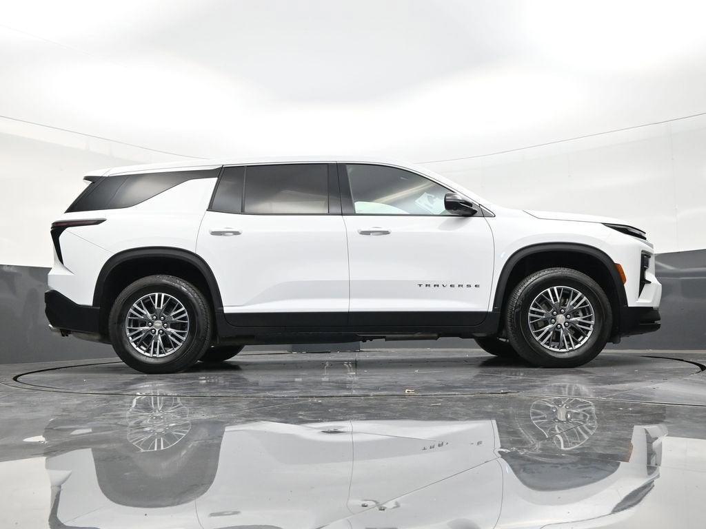 2024 Chevrolet Traverse LS