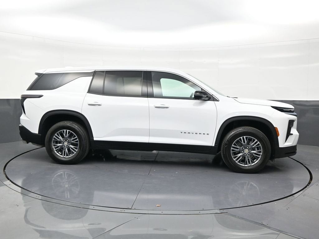 2024 Chevrolet Traverse LS