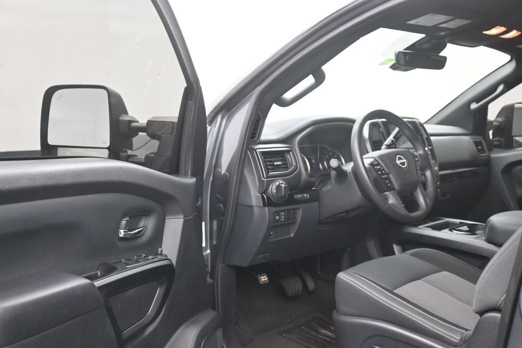 2023 Nissan TITAN Crew Cab SV 4x4