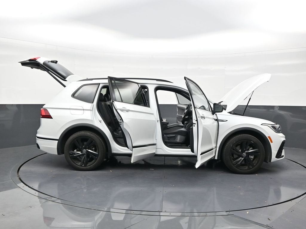 2024 Volkswagen Tiguan SE R-Line Black