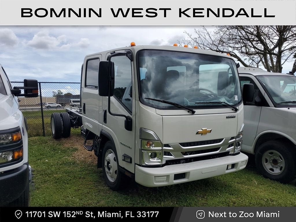 2025 Chevrolet Low Cab Forward 4500 Base