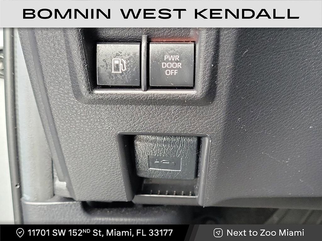 2023 Toyota Sienna Platinum