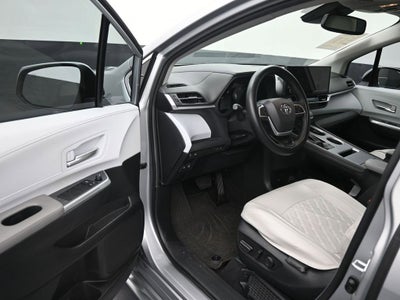 2025 Toyota Sienna XLE
