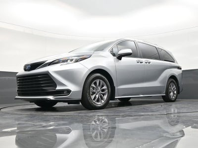 2025 Toyota Sienna XLE