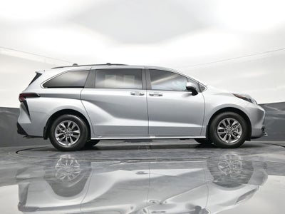 2025 Toyota Sienna XLE